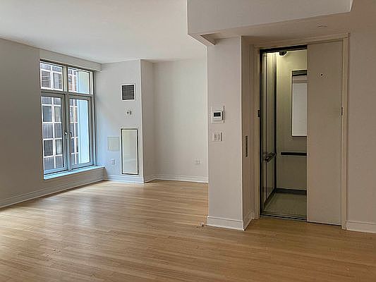 5th image of 5 E 44th St APT 9