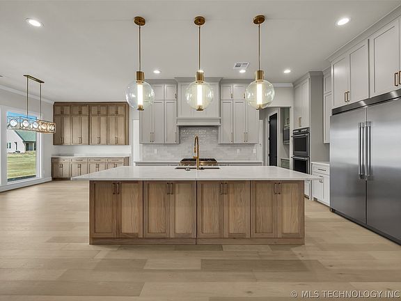 3rd image of 411 W 139th St S