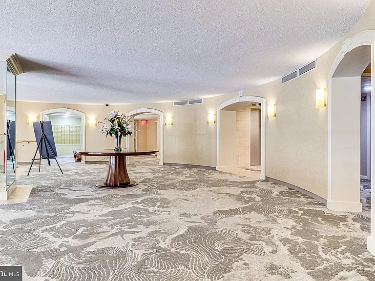 8360 Greensboro Dr #721 — Photo 43