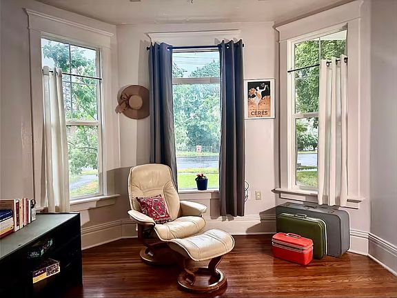 5th image of 1125 E Newark Ave #1