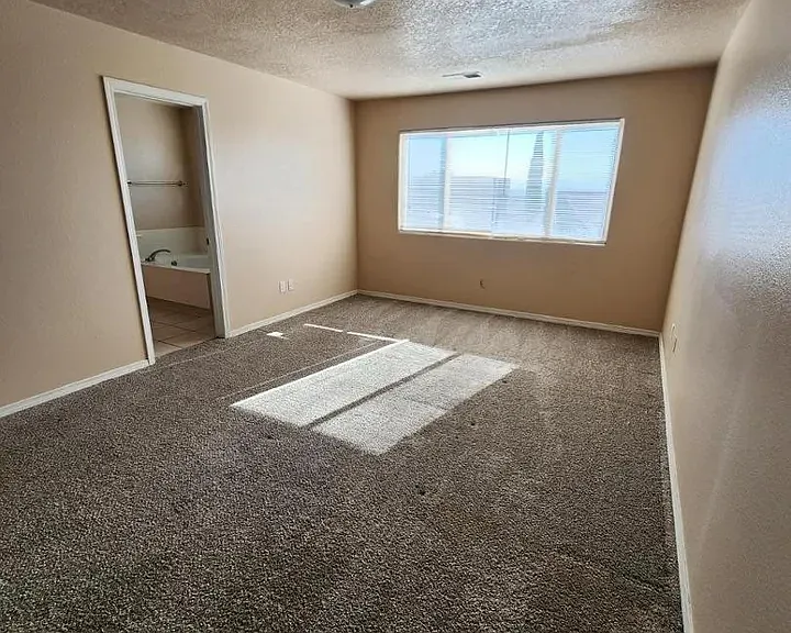 1735 Avenida Real NW — Photo 4