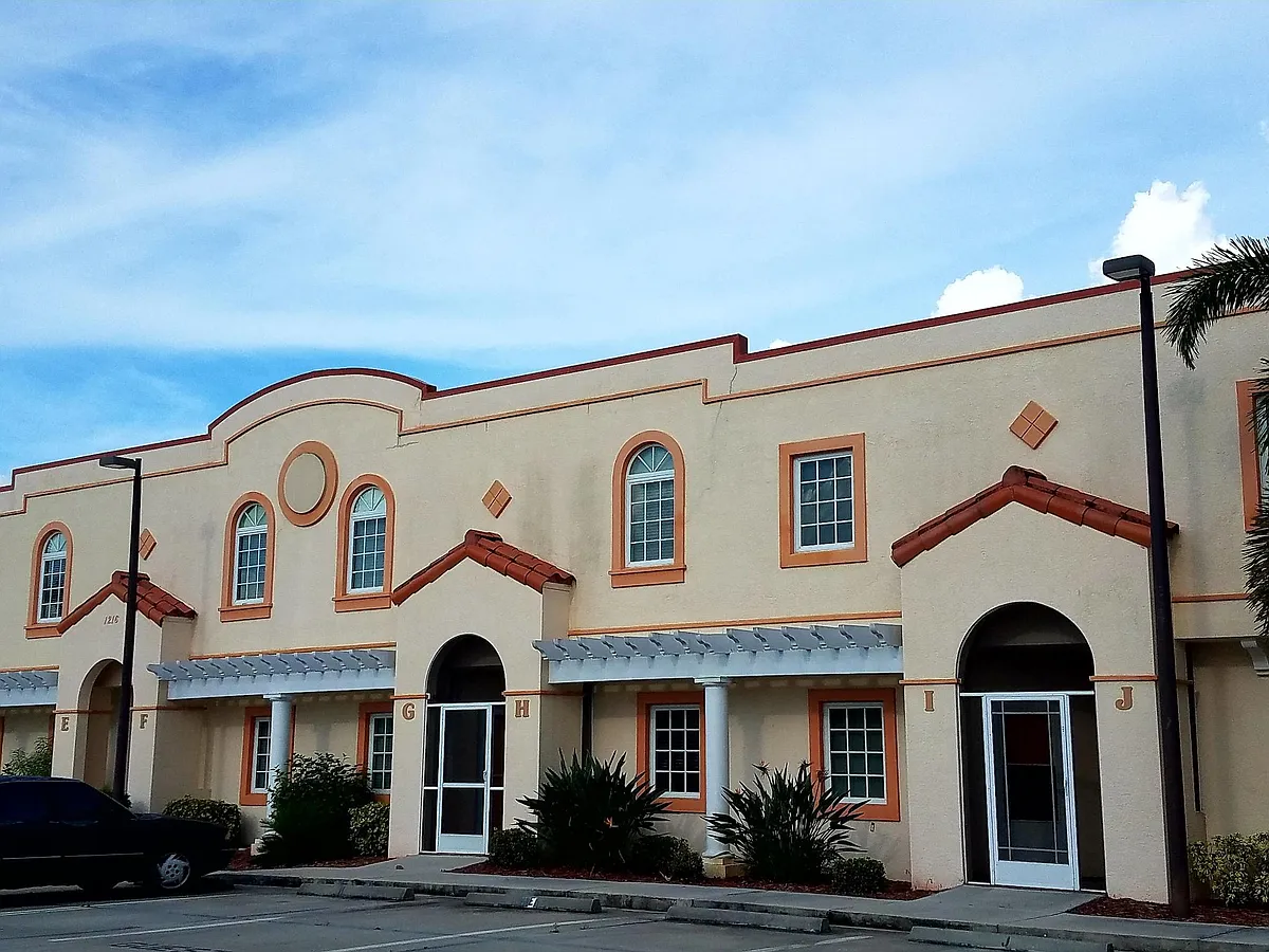 Building Photo - 1236 Rio De Janeiro Ave #401