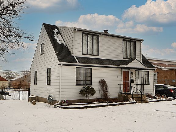 3rd image of 4828 Columbus Dr