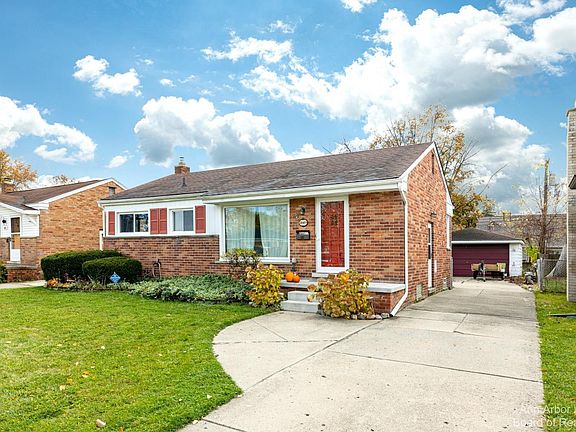 2nd image of 28455 Leona St