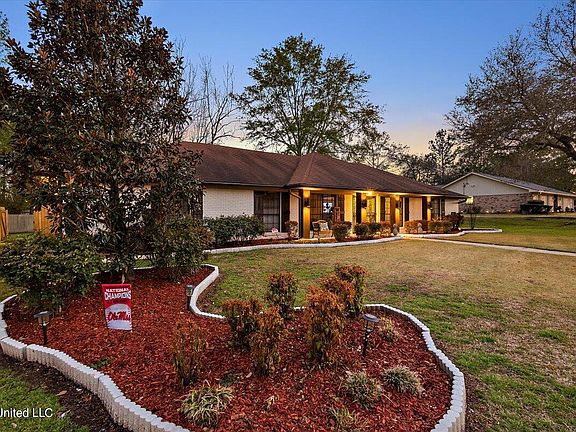 3rd image of 5101 Brookhollow Dr