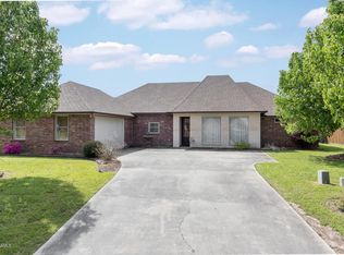 113 Gaslight Ln, Youngsville, LA 70592