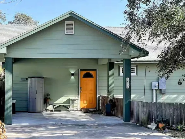 1614 Hardee St, Rockport, TX 78382