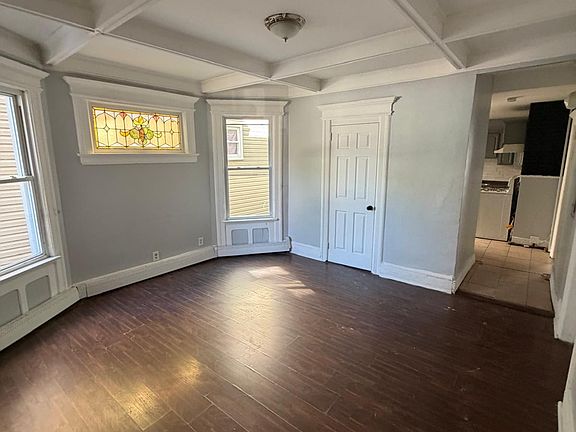 3rd image of 56 Cypress St Floor 2