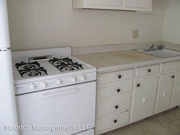 3rd image of 1024 Madeira Dr SE APT B