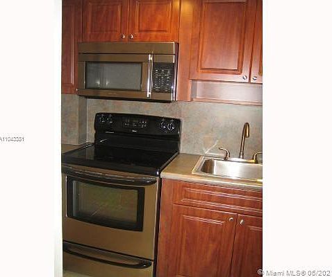 5th image of 335 Navarre Ave APT 1