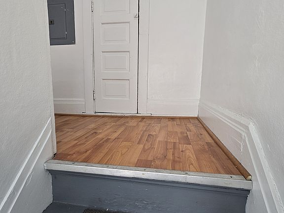 4th image of 4105 Winterburn Ave APT 3