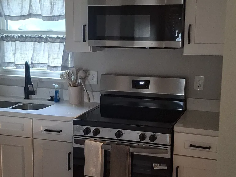 1001 Egan Dr — Photo 3