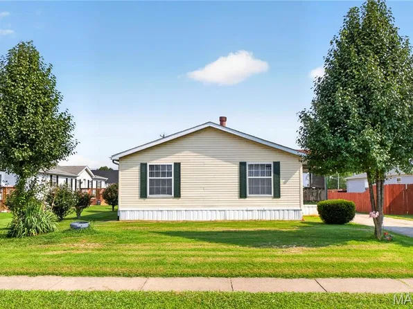 86 Meadowbrook Dr, O Fallon, IL 62269