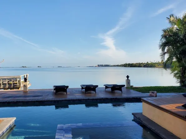 1860 Venetian Point Dr, Clearwater, FL 33755