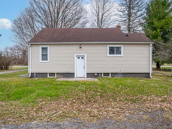4th image of 8219 N Genesee Rd
