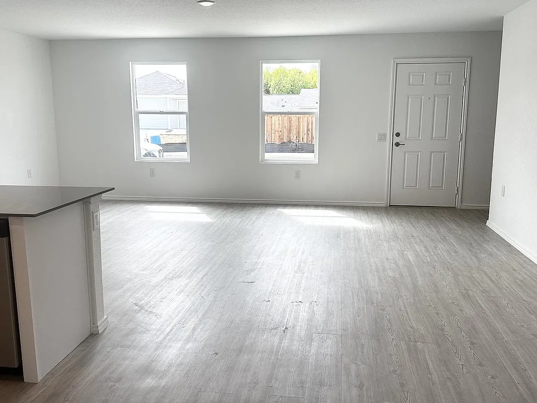 Bright 4-Bed Home with Open Layout in San Antonio, TX — Photo 2