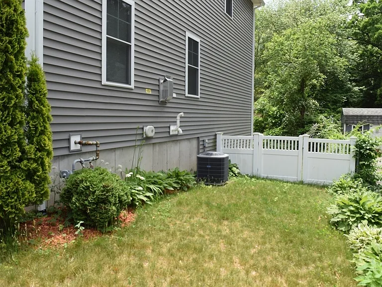 142 Grove Ave — Photo 21