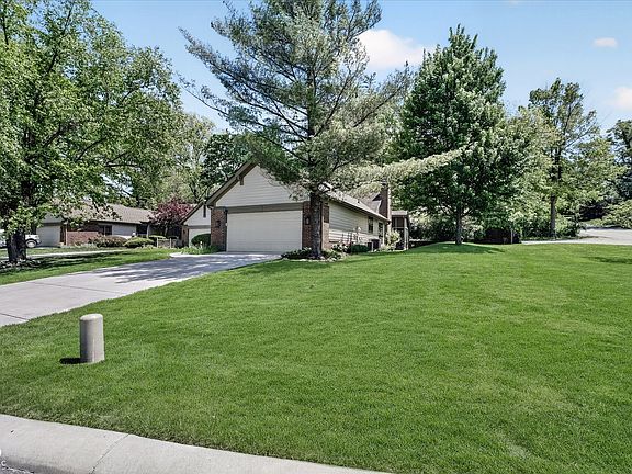 3rd image of 4937 Windridge Dr #8