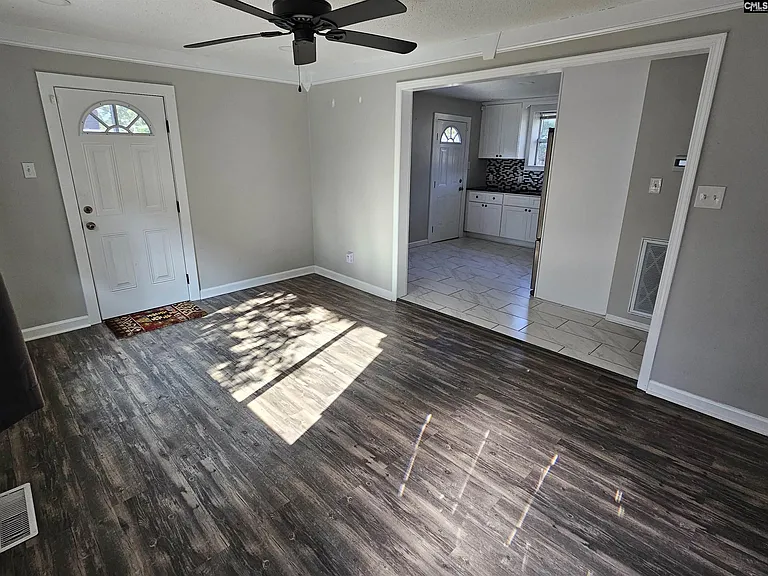802 S Kilbourne Rd — Photo 2