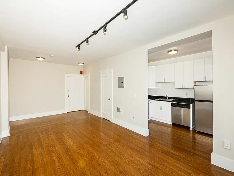 735 Ofarrell St — Photo 11