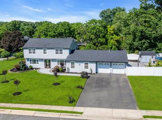 2 Girard St, Marlboro, NJ 07746