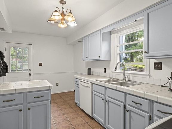 4th image of 119 Westwood Cir