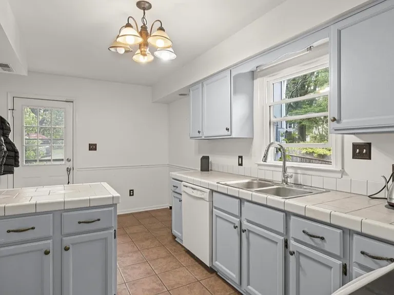 119 Westwood Cir — Photo 4