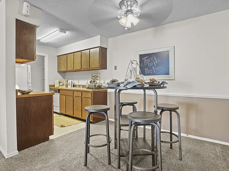 Raintree Apartments — Photo 19