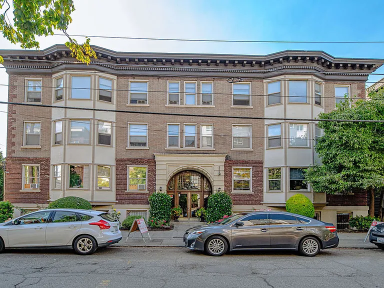 Rialto Court Apartments | MOVE-IN SPECIAL: ONE MONTH FREE RENT — Photo 2