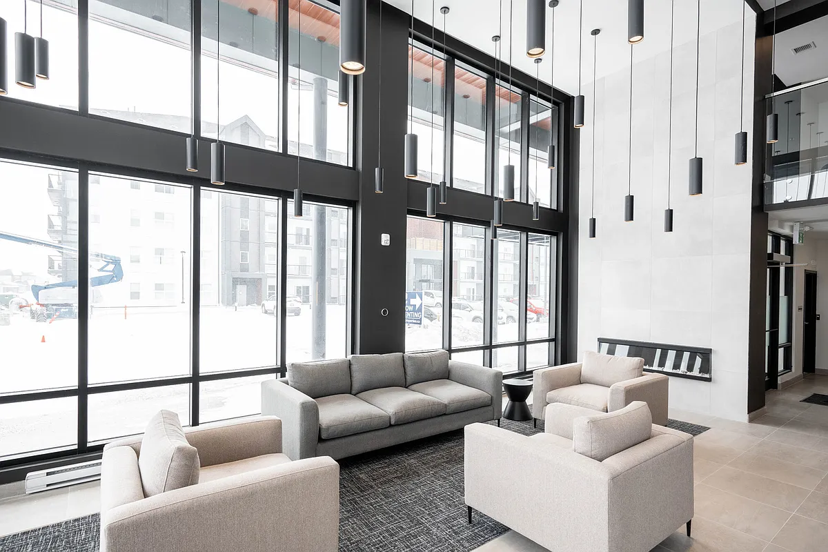 Building Photo - 550 De La Seigneurie