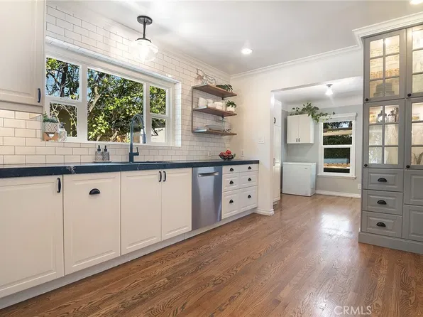 10703 Collins St, North Hollywood, CA 91601