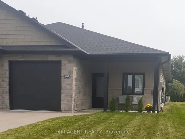 255 Albert St #2, Huron East, ON N0G 2W0