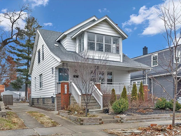 271 E Woodland St — Photo 45