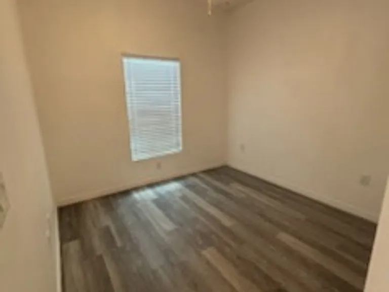 2028 NE 8th Pl — Photo 16
