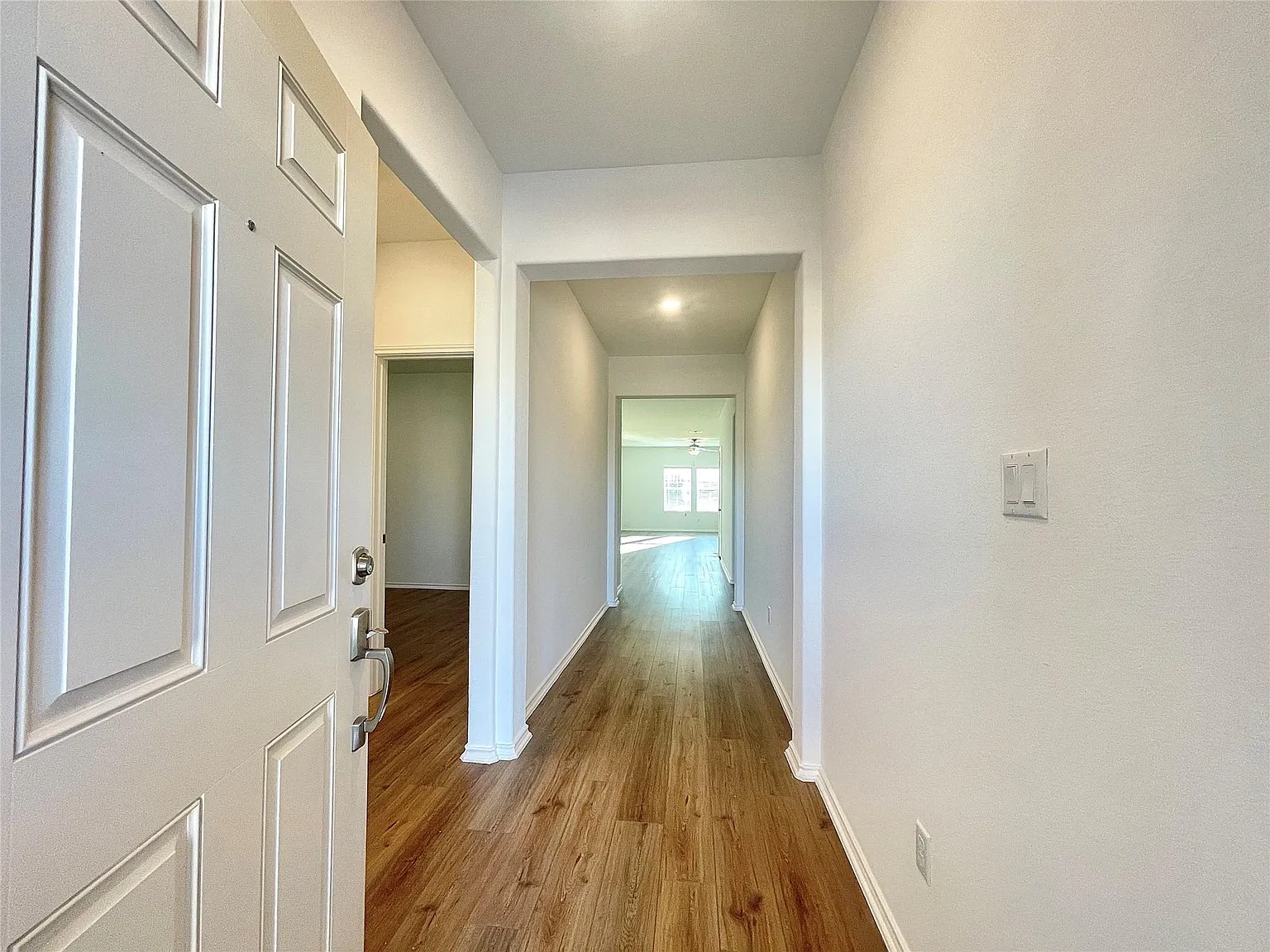 4 bed, 2.0 bath, 1938 sqft, $2,200 — Photo 4