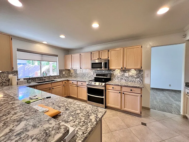 3310 E Nighthawk Way — Photo 33
