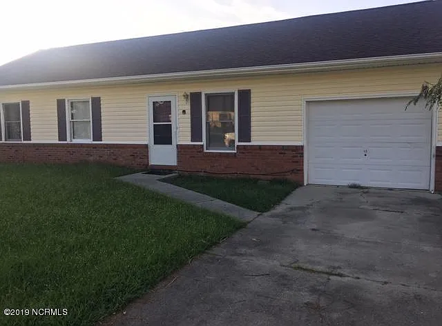 1062 Birchwood Ln — Photo 1