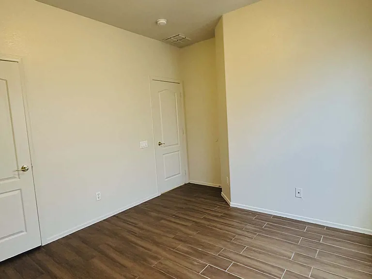 9129 W Alvarado St — Photo 9