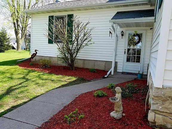 5th image of 204 1st Ave NE