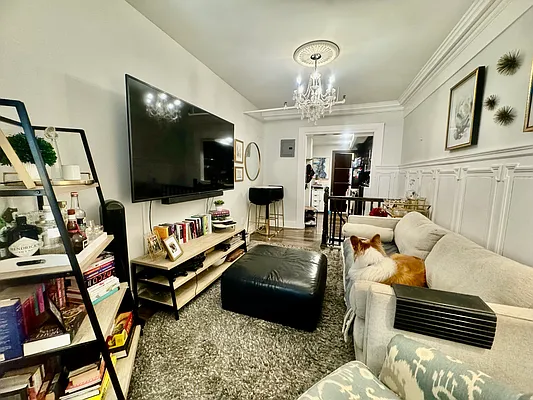 Rented by R New York | media 2