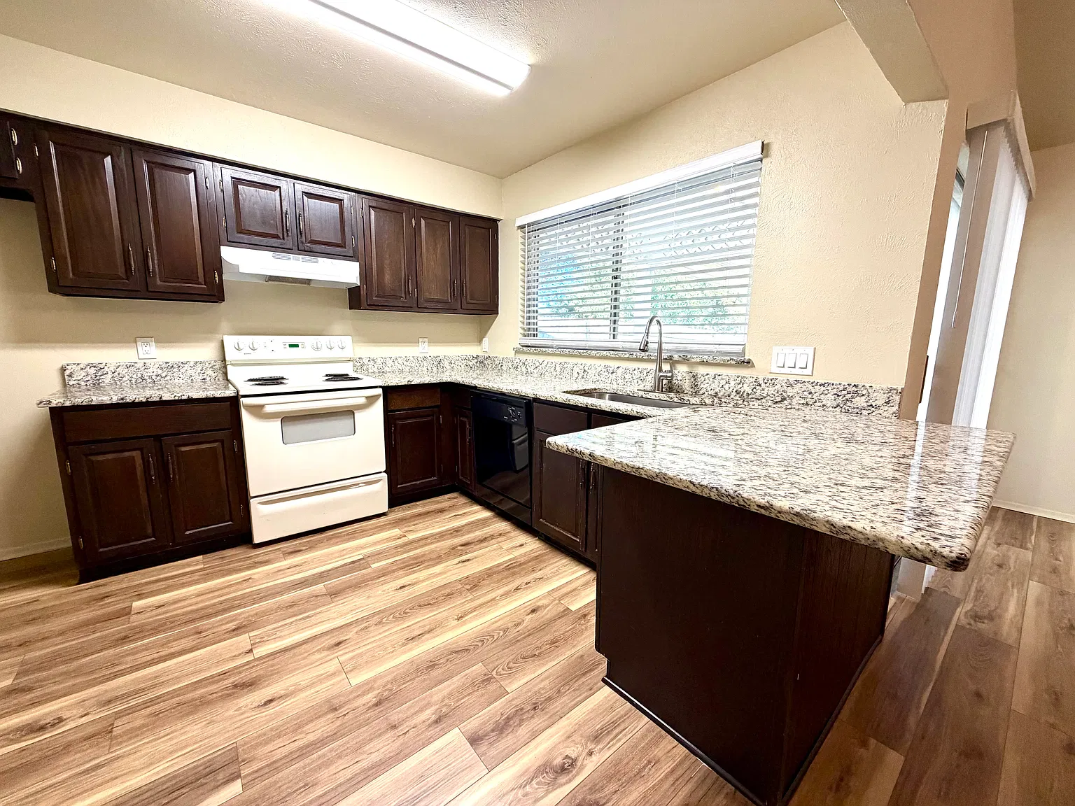 4 bed, 1509 sqft, $2,025 — Photo 4