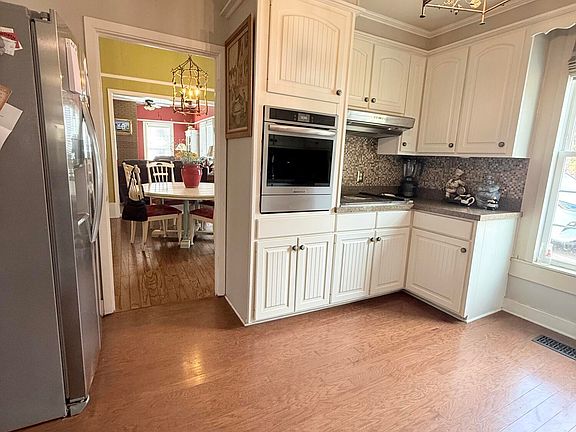 4th image of 404 W Georgetown St