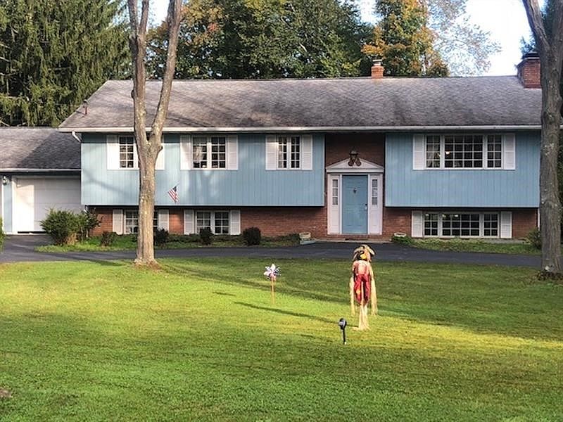 WATERFRONT 2 BEDROOM, 2 FULL BATH WITH GOVERNOR'S DRIVEWAY IS DECEIVING IN SIZE. A MUST SEE!