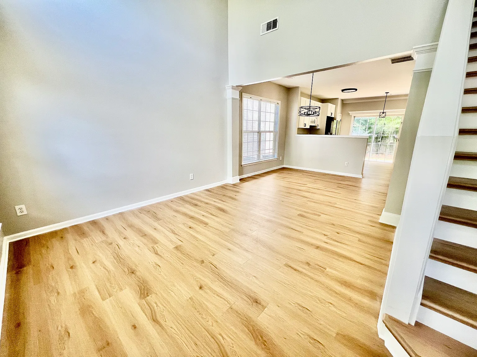 3 bed, 2.5 bath, 1468 sqft, $2,590 — Photo 4