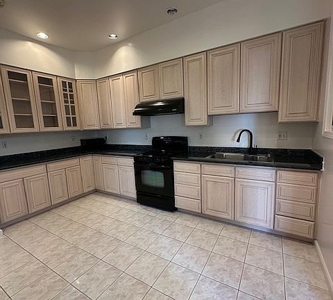 4th image of 2109 Jones St