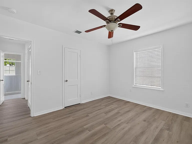 423 SW 11th Ct — Photo 16