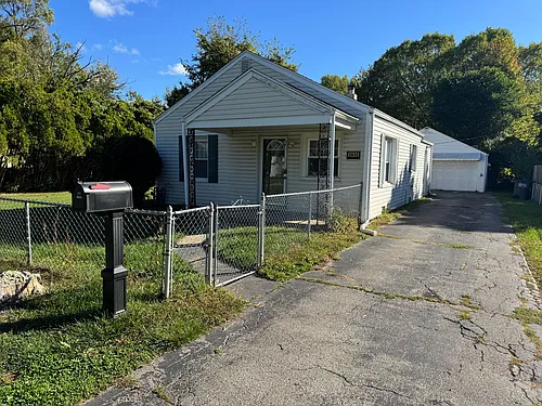 2012 Sandown Rd Photo 1