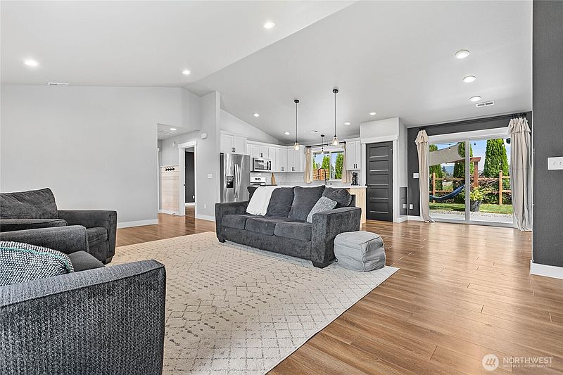 5th image of 119 Cornerstone Drive