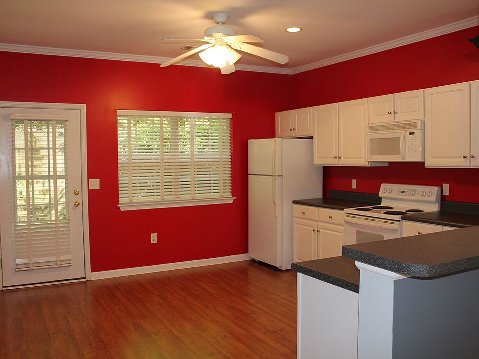 Kitchen, Appliances Included