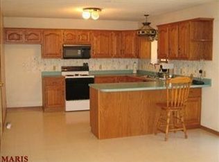 75 McLean Creek Dr, Winfield, MO 63389